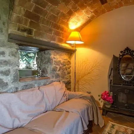 Casa Nella Roccia